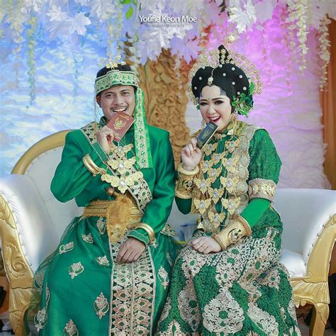 Di sulawesi selatan tepatnya kota makassar misalnya, suku asli mereka adalah suku bugis. Baju Bodo Makassar - Adimerdeka.com