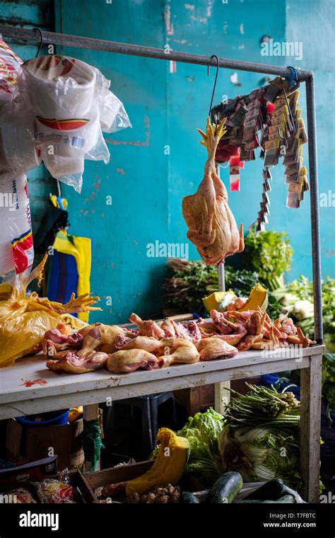 Fresh Chicken At Food Market Of Barranca Peru Stock Photo Alamy