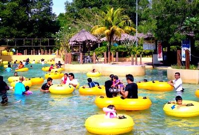 You can enjoy fresh air by walking along the beach. Carnivall Water Park Sg Petani Penang - EzyreachAsia.com