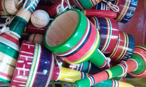 Cuando el lobo responde si los ninos corren y el lobo debe coger a uno de ellos. El mexiquense Hoy: Juguetes Tradicionales Mexicanos