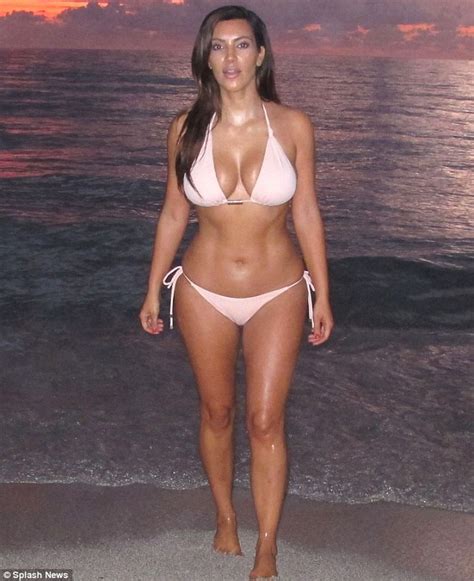 Photos Kim Kardashians Flaunts Perfect Bikini Body