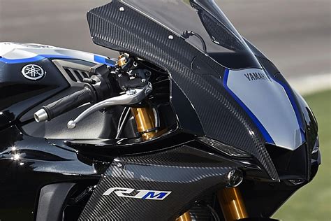 Yamaha yzf r1 is going to launch in india with an estimated price of rs. Yamaha YZF-R1 und YZF-R1M 2020