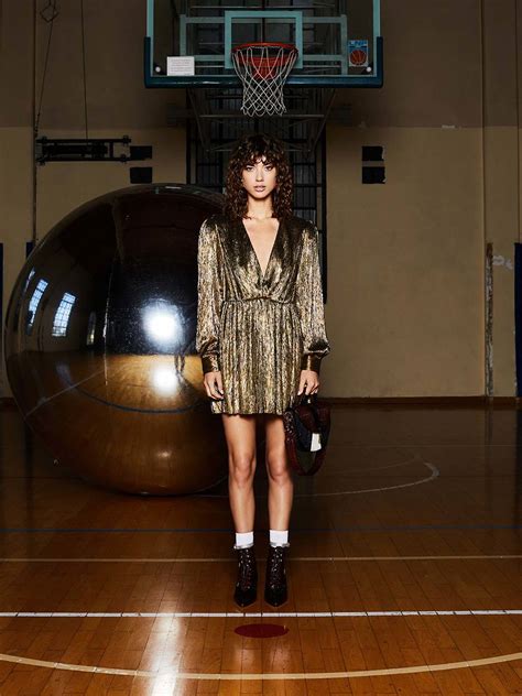 Abiti da cerimonia, sogni digitali, come sarà la haute couture 2021? "Smart Couture" di Motivi: l'Alta Moda a prezzi ...