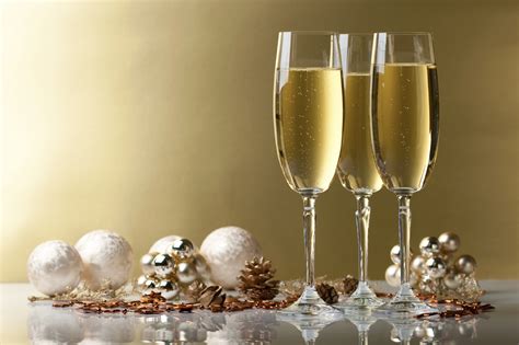 The fizzy stuff is actually good for you. Drink smart over the festive period | Psychologies