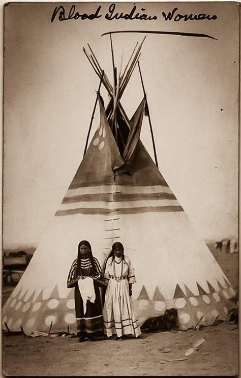 two blackfeet women north american tribes native american women native american history