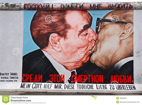 El Beso Famoso Entre Honeker Y Brezhnev Foto Editorial Imagen De