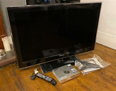 Samsung 40 Led 1080p Tv With Wall Mount Fixed Price In Aberdeen