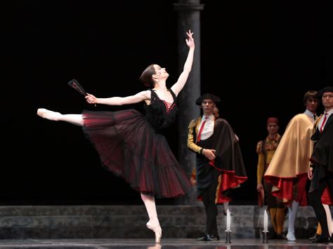 Этот праздник был учреждён международным советом танца юнеско в 1982 году. Международный день танца в Астраханском театре Оперы и ...