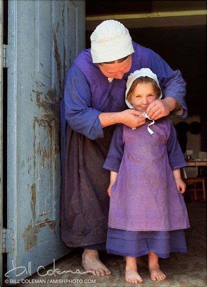 Senhora E Menina Amish Abuelo Y Nieta Amish Niños Del Mundo