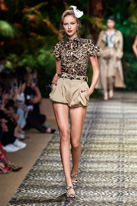While the spring summer 2022 color trends go from bold brights to subdued naturals, we have you covered across the spectrum. Spring 2020 Fashion Trends - Fashion Week Coverage - Mode Rsvp