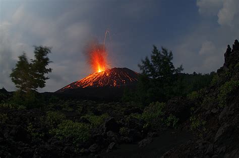 Diperkirakan lebih dari 36.000 orang meninggal. Tipe Letusan Gunung Api | Geologi, Geodesi, Meteo, Oceano