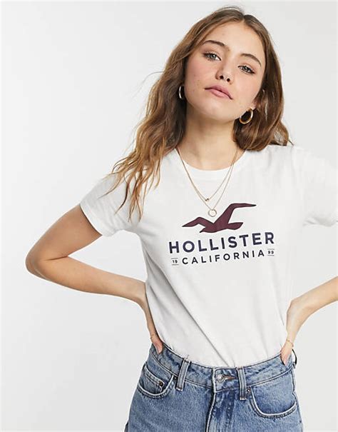 Hollister T Shirt In Weiß Mit Logo Vorn Asos
