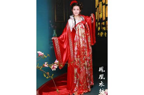 Un pantalon satiné violet, une tunique matière superbe robe chinoise pour faire la fête comme il se doit. Hanfu, Traditional Chinese Clothing, Woman 6 - ChinaTown-Shop