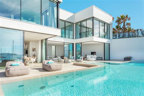 El bloqueo solo se puede evitar contratando un seguro adicional en la compañía de alquiler. Casa moderna en Mallorca con vista al mar - Mansion Global