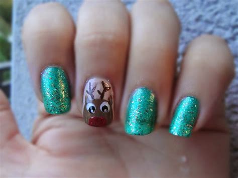 Entonces aquí te tengo algunas ideas para el glitter es un elemento que no puede faltar en las fechas navideñas y tampoco en tus uñas, puedes usarlo sobre cualquier tono aunque le va muy. Miles de Diseños de Uñas: Diseño de uñas navideñas