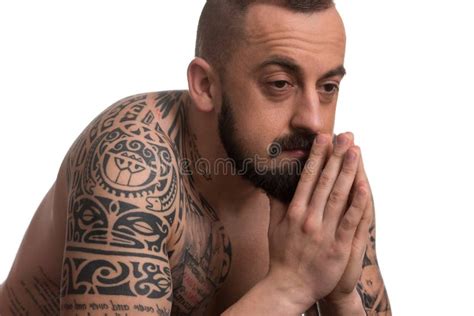 Homme Sexy De Tatouage D Isolement Sur Gray Background Photo Stock Image Du Intense Isolement