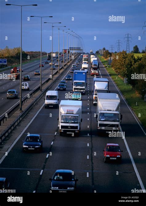 Heavy Traffic On M1 Motorway Near Luton Hertfordshire Uk Stock Photo