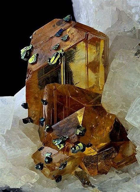 Sphalerite And Chalcopyrite Minerals Crystals Rocks Minerals And