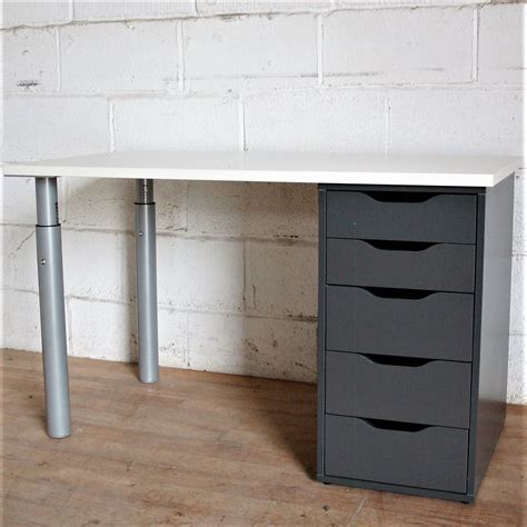 Even though they are compact, they still can hold a variety of electronic devices and cds or dvds. Compact Desk 120x60cm 11136 Sturdy Desk 120cm Wenge Silver