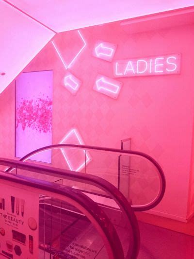 Barbie aesthetic #aesthetic #tumblr #pink #pinkaesthetic #barbie #girl #girly #glossy #gloss #. Só para mulheres! Ladies room. Neon rosa | Pink aesthetic ...