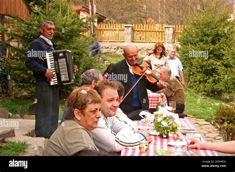 Folk Music Romania Hi Res Stock Photography And Images Alamy