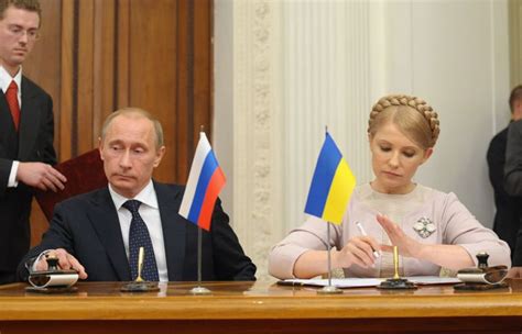 Vladimir Putin Y La Pro Occidental Yulia Timoshenko Firmaron Un Acuerdo