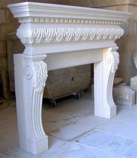 Costruzione in opera camino a gas con basamento in pietra basiltina con effetto bagnato e cappa in ferro acidato e trattato. Camini in pietra leccese - Tavolo consolle allungabile