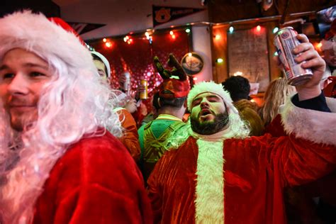 Nyc Santacon Gets Shipwrecked After Party Boats Canceled Before Weekend Festivities
