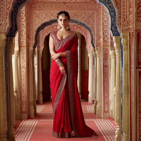 10 Stunning Styling Ideas For Red Sarees For Wedding For The Upcoming