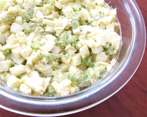They both have very few core ingredients, no more than 3, and are easy to customize to have different flavor combinations. Fast Diet Recipe: Egg White Salad | Fast food diet, Diet recipes, Egg white recipes