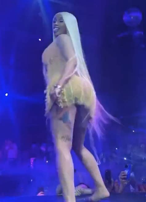 Video Cardi B Performs In Front Of Crowd With Her Tampon String Twirling Like A Helicopter