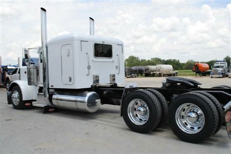 White Peterbilt Tractor Custom Peterbilt Trucks Tractors