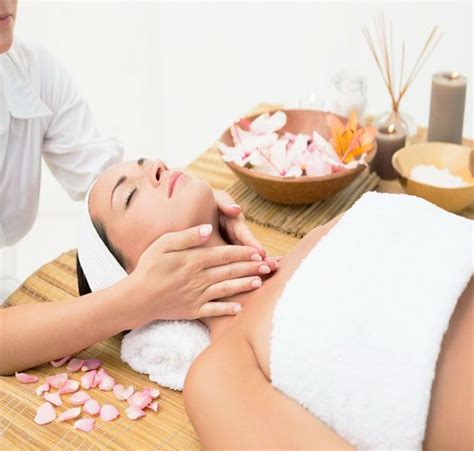 An Aromatherapymassage Is A Swedish Massage With Scented Plant Oils Added To The Massage Oil