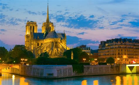 Композитор мюзикла — риккардо коччанте; Notre-Dame de Paris: ses 17 petits et grands secrets