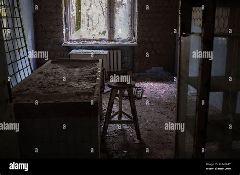 La Mesa De Autopsia En La Morgue Abandonada En Pripyat Ucrania Cerca