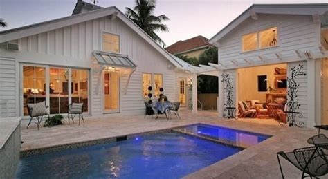inspirasi desain kolam renang minimalis  halaman belakang rumah