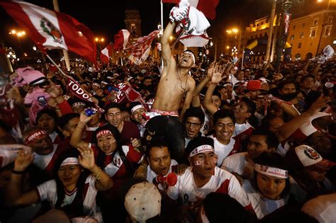 Selección Peruana Rinde Emotivo Homenaje Al Hincha Peruano El