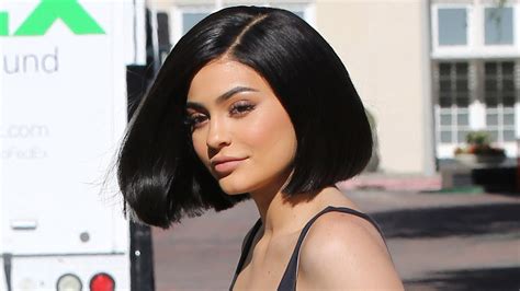 Kylie Jenner Debuts Her New Short Haircut Kris Jenner Kylie Jenner Just Jared Celebrity