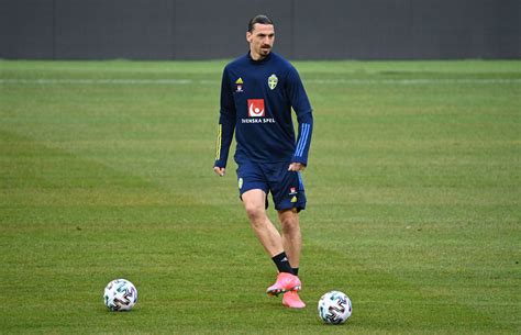 Injured Ibrahimovic Called Up By Sweden For World Cup Qualifiers