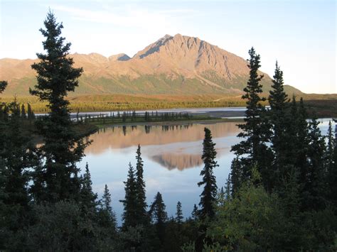 Advantages and Disadvantages of Living in Alaska