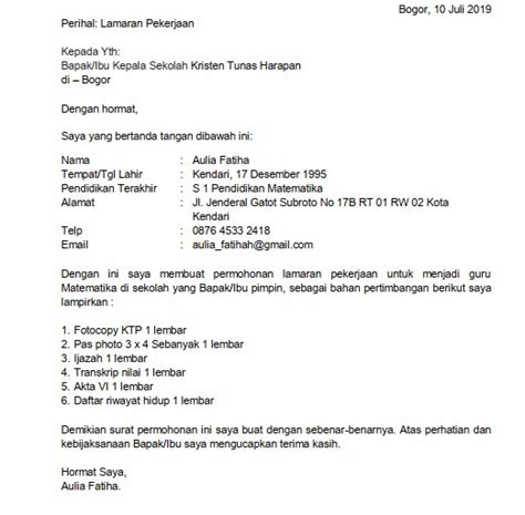 Saat membuat surat lamaran kerja guru, pergunakan bahasa yang santun dan formal serta pilihlah kosakata yang sesuai dengan eyd. Download : 5 Contoh Surat Lamaran Kerja Guru SMP Doc / Pdf ...