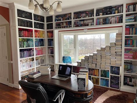 People Who Organize Books By Color Instead Of By Subject Or Author Really Creep Me Out Mltshp