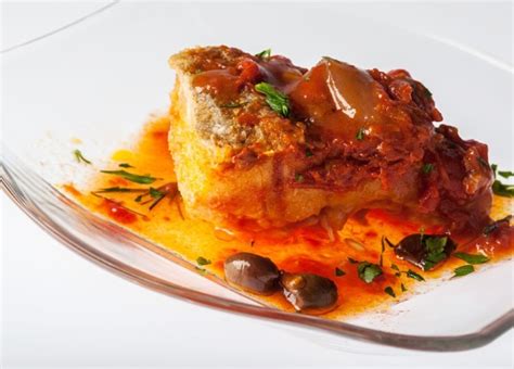 Se il baccalà non è già stato messo a bagno, si deve tenere a bagno per due o tre giorni. Sea-Fish Spa - Baccalà alla livornese