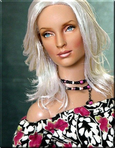 30 Smashing Celebrity Dolls Page 2 Of 2 Barbie Celebrity Celebrity Barbie Dolls Celebrities