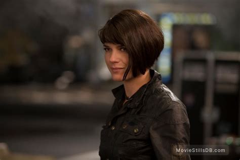 Blair präsentierte anlässlich des 10. Hellboy II: The Golden Army - Publicity still of Selma Blair