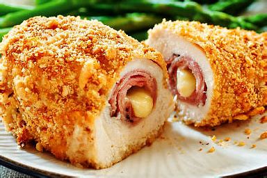 For a quicker version, you may also like this skillet chicken cordon bleu which doesn't require rolling or breading. Recette mini cordon-bleu express pané au poulet et au fromage