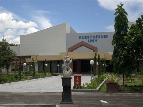 Universitas negeri yogyakarta, disingkat uny, merupakan salah satu perguruan tinggi negeri yang terletak di yogyakarta, indonesia. AUDITORIUM Universitas Negeri Yogyakarta: Auditorium ...