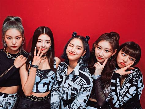 itzy pc wallpapers wallpaper cave