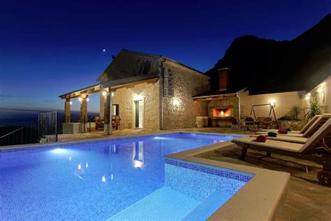 It is based in san francisco, california. Sommervillen in Kroatien