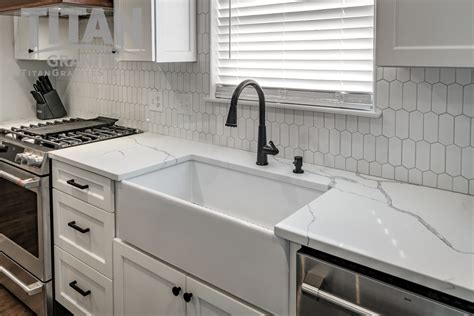 Statuary Classique Quartz Countertop With Farmhouse Sink Titan